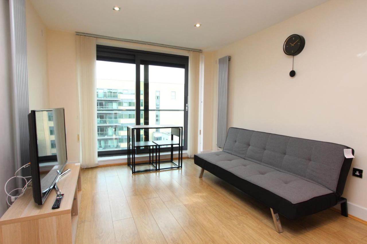 Lovely 2 Bedroom Apartment With Amazing Views In E14 런던 외부 사진